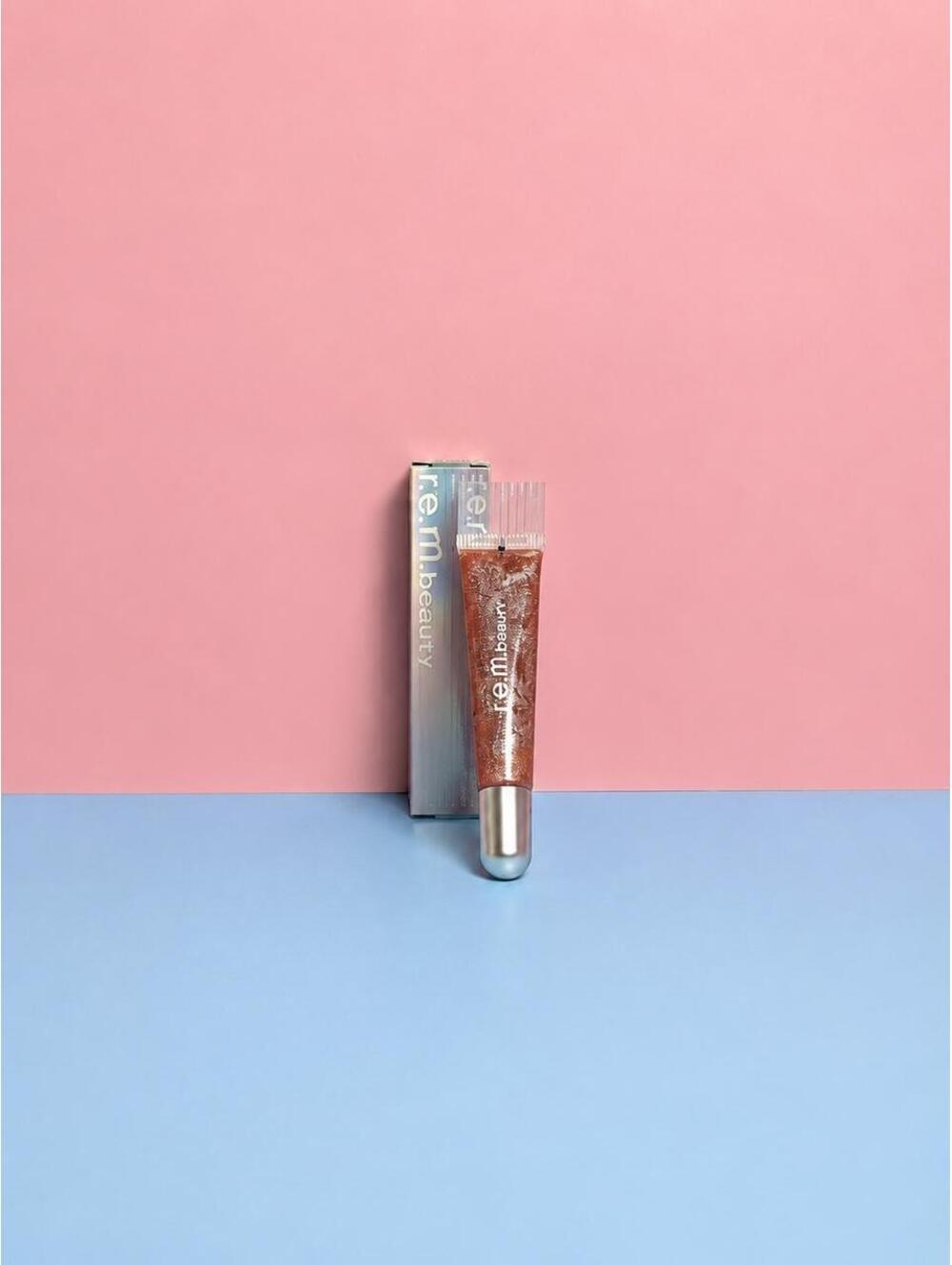 r.e.m. beauty by Ariana Grande Plumping Lip Gloss in fembot
